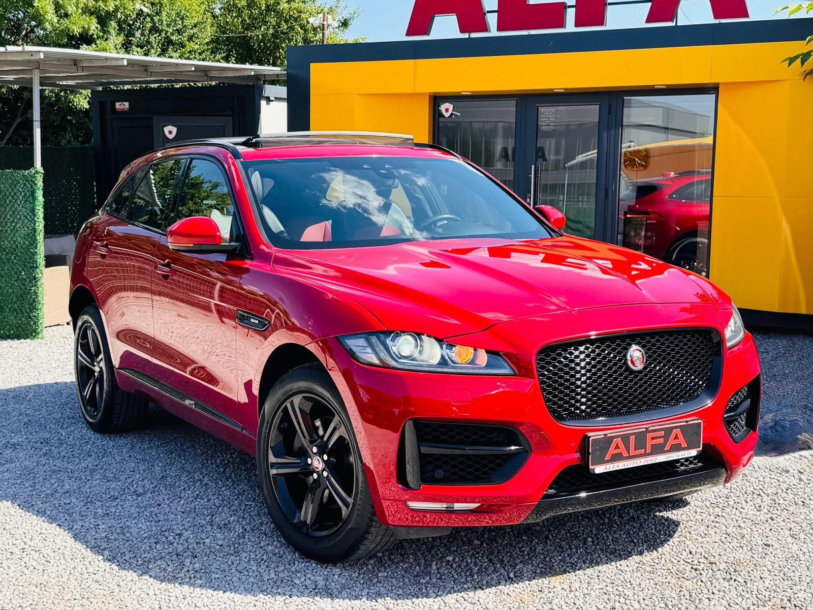 Jaguar F-PACE 3.0d/R-LINE/ПОРЪЧКОВ/4х4/НАП.ОБСЛУЖЕНА/ТОП///, снимка 4 - Автомобили и джипове - 55121515