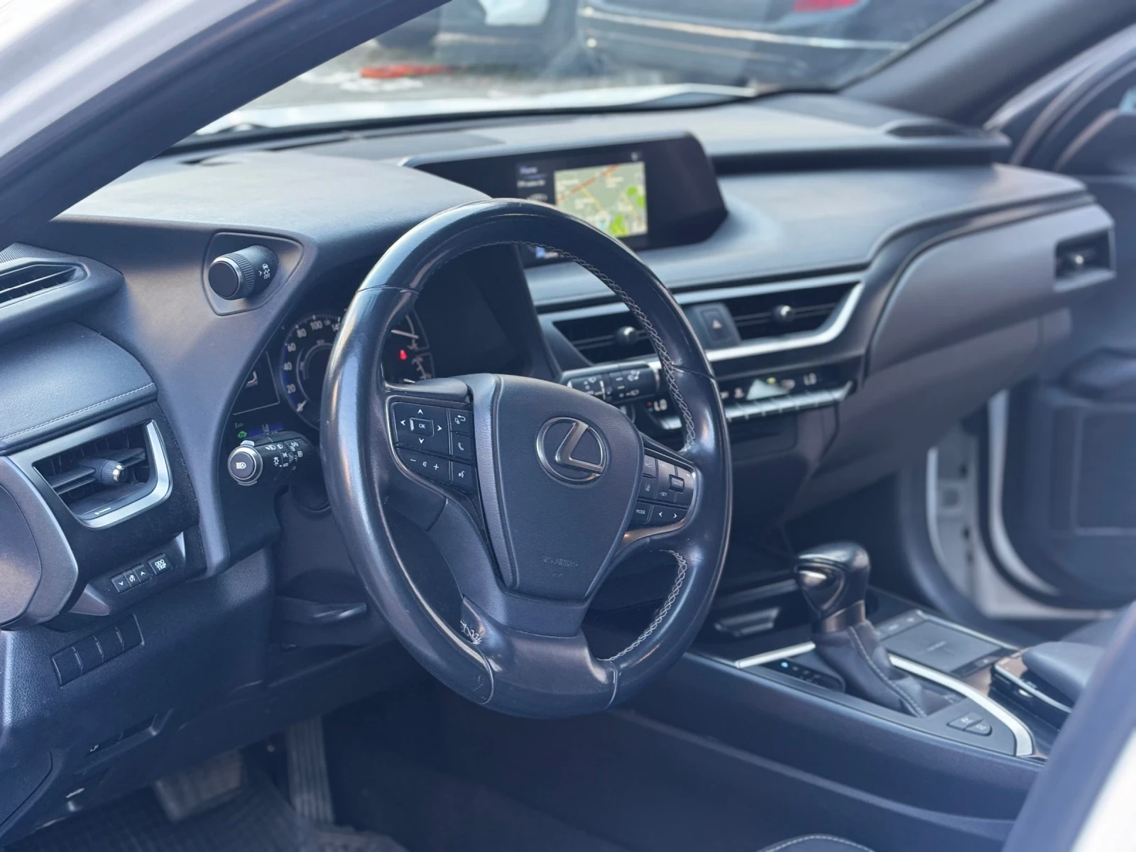 Lexus UX 250h, снимка 2 - Автомобили и джипове - 55587491