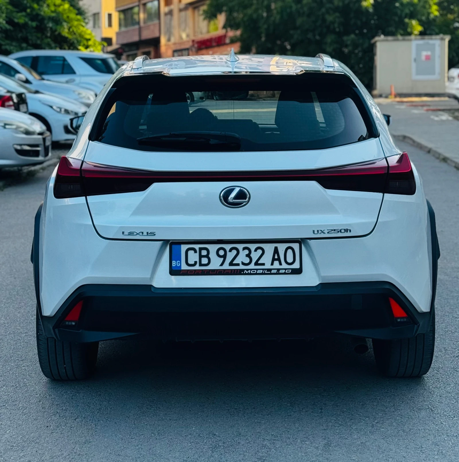 Lexus UX 250h, снимка 4 - Автомобили и джипове - 55587491