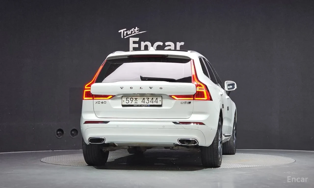 Volvo XC60 * D5 Inscription * ОБДУХВАНЕ * 360* АВТОКРЕДИТ* , снимка 4 - Автомобили и джипове - 56131512