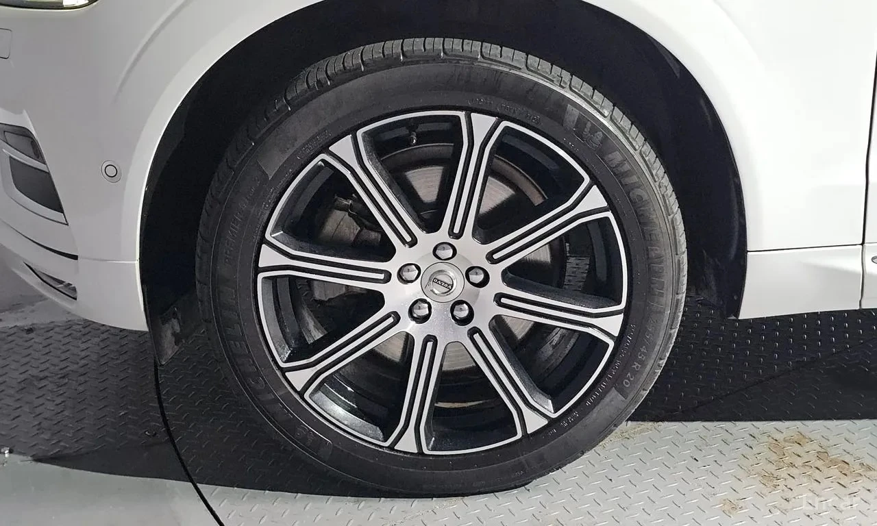 Volvo XC60 * D5 Inscription * ОБДУХВАНЕ * 360* АВТОКРЕДИТ* , снимка 5 - Автомобили и джипове - 56131512