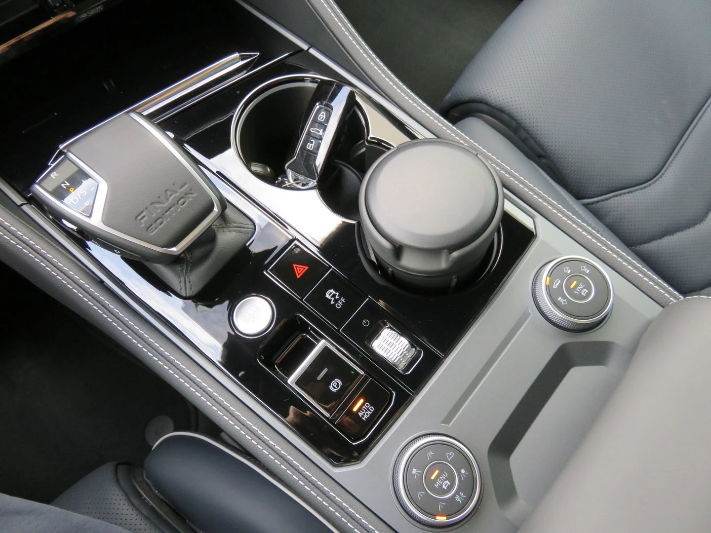 VW Touareg, снимка 11 - Автомобили и джипове - 56420612