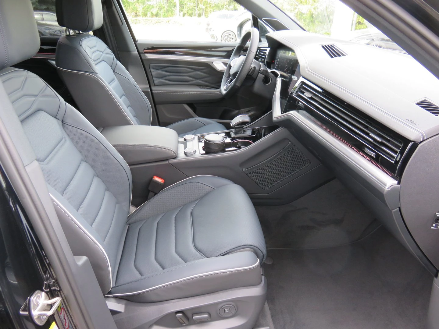 VW Touareg, снимка 5 - Автомобили и джипове - 56420612