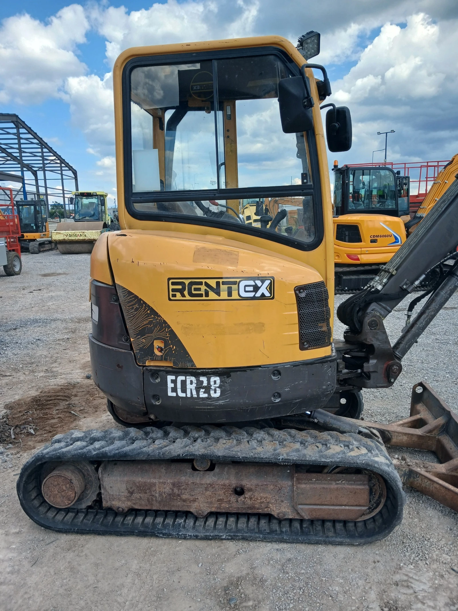 Багер Volvo ECR 28, снимка 9 - Индустриална техника - 54866178