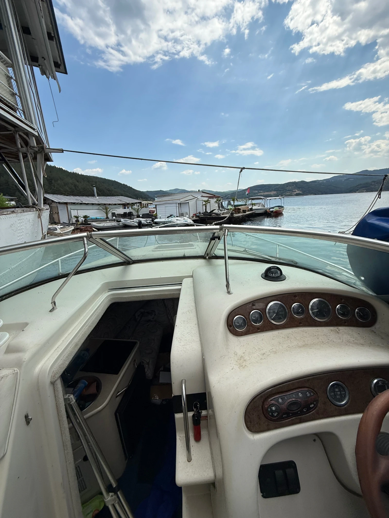 Моторна яхта Sea Ray 240, снимка 6 - Воден транспорт - 55642348