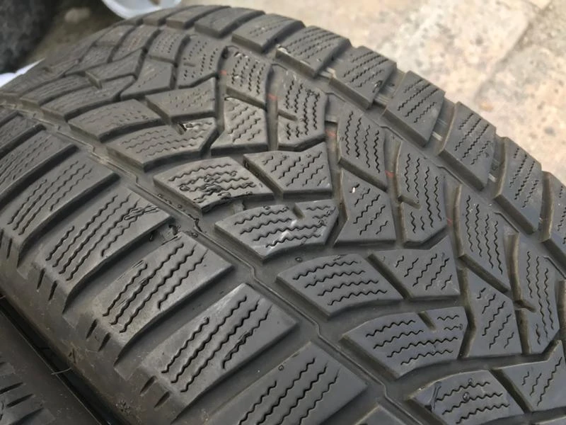 Гуми Зимни 215/60R16, снимка 1 - Гуми и джанти - 27527519