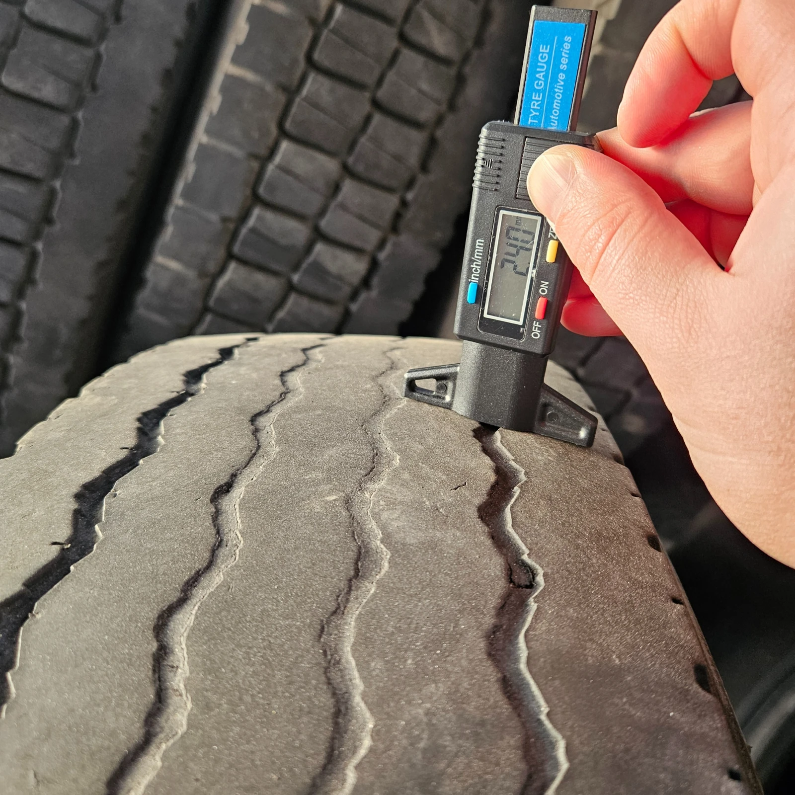 ���� 235/80R22.5 | Mobile.bg � ����������� 4