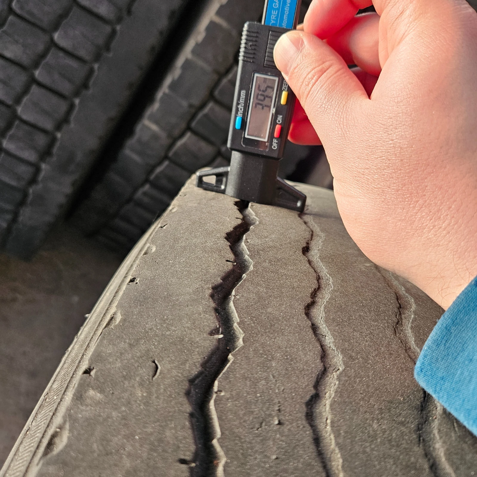 ���� 235/80R22.5 | Mobile.bg � ����������� 3