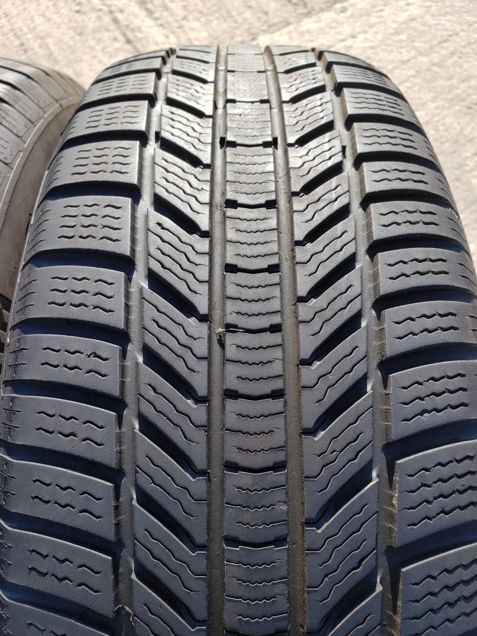 Гуми Зимни 215/65R16