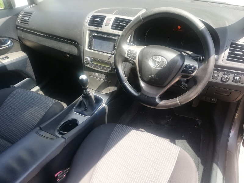 Toyota Avensis, снимка 8 - Автомобили и джипове - 45238953