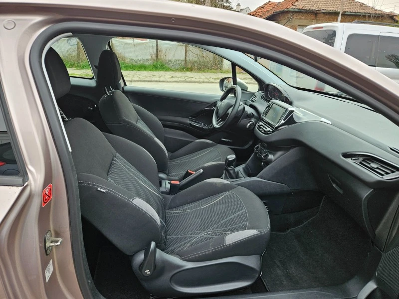 Peugeot 208 1.2i Германия , снимка 8 - Автомобили и джипове - 44956786