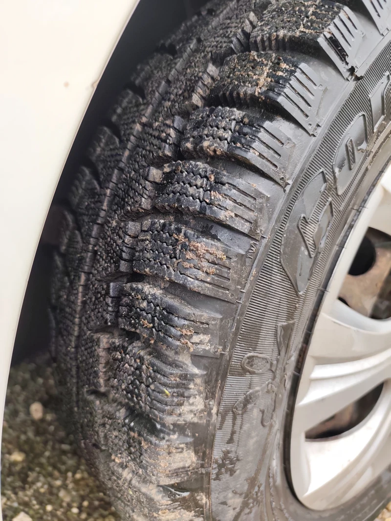 VW Touran, снимка 12 - Автомобили и джипове - 53296210