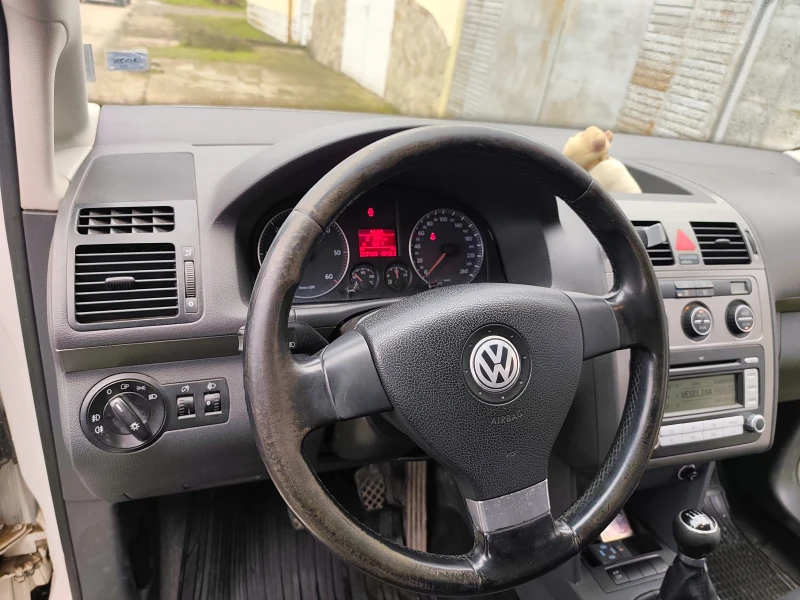 VW Touran, снимка 8 - Автомобили и джипове - 53296210