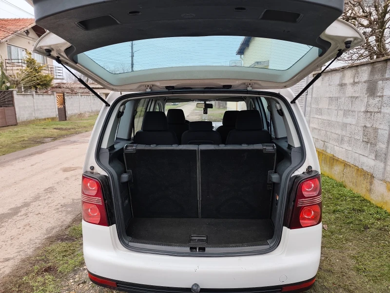 VW Touran, снимка 11 - Автомобили и джипове - 53296210
