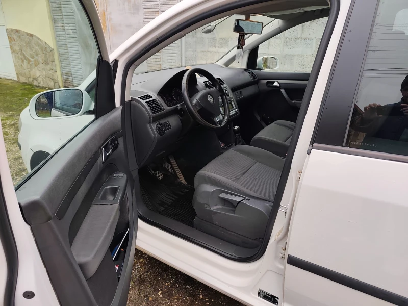 VW Touran, снимка 10 - Автомобили и джипове - 53296210