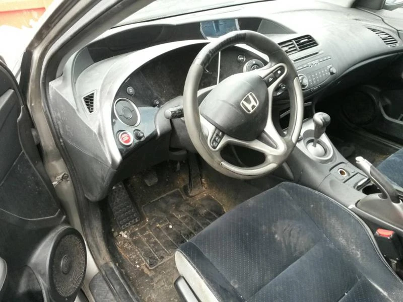 Honda Civic 1.3vvti, снимка 4 - Автомобили и джипове - 45613863