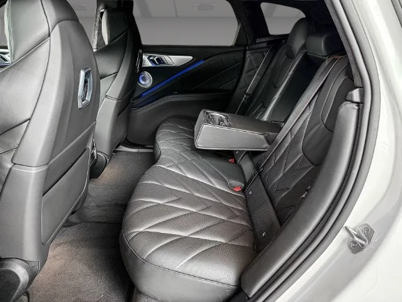 BMW XM = Shadow Line = Heat Pump Гаранция, снимка 13 - Автомобили и джипове - 55434841