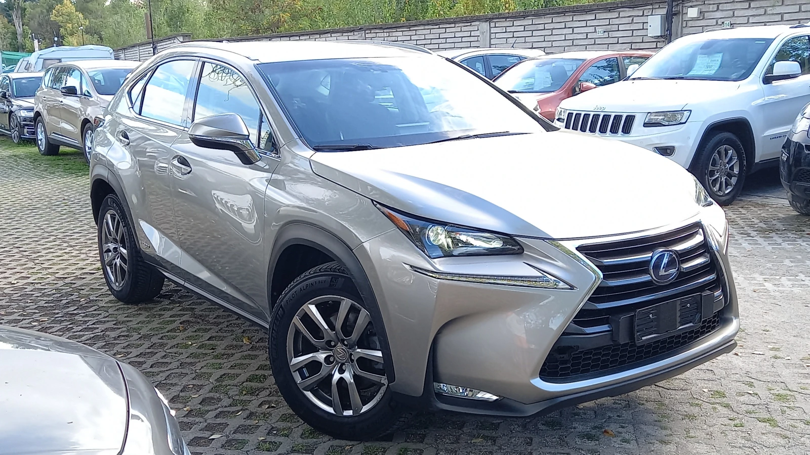 Lexus NX 300h 4Х4 ИЗКЛЮЧИТЕЛЕН СЕРВИЗ КНИЖК ОБСЛУЖН УНИКТ ПЕРФЕК - изображение 2