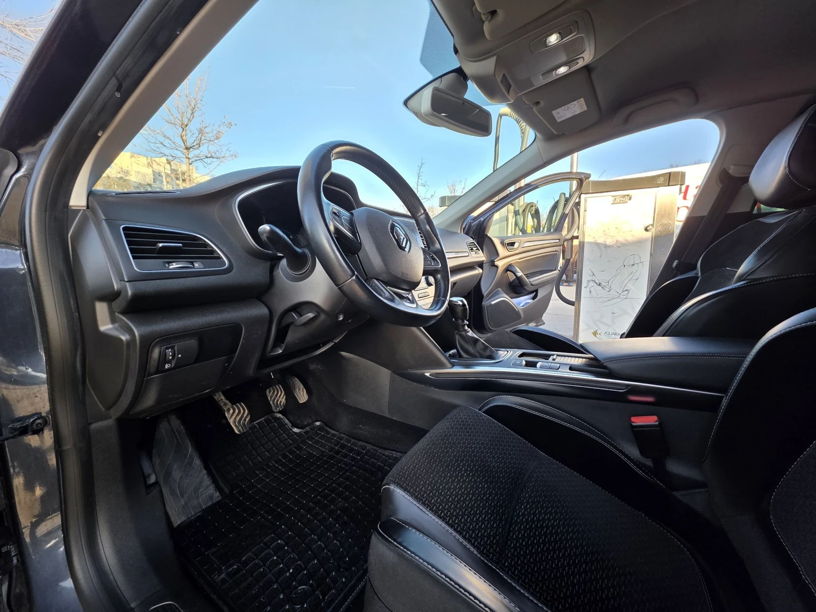 Renault Megane 1.5 dci Intens, снимка 11 - Автомобили и джипове - 53824914