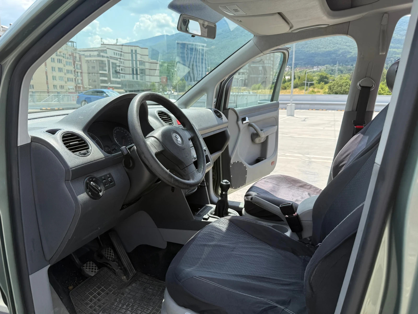 VW Caddy MAXI 1.6i ГАЗ, снимка 8 - Автомобили и джипове - 54032358