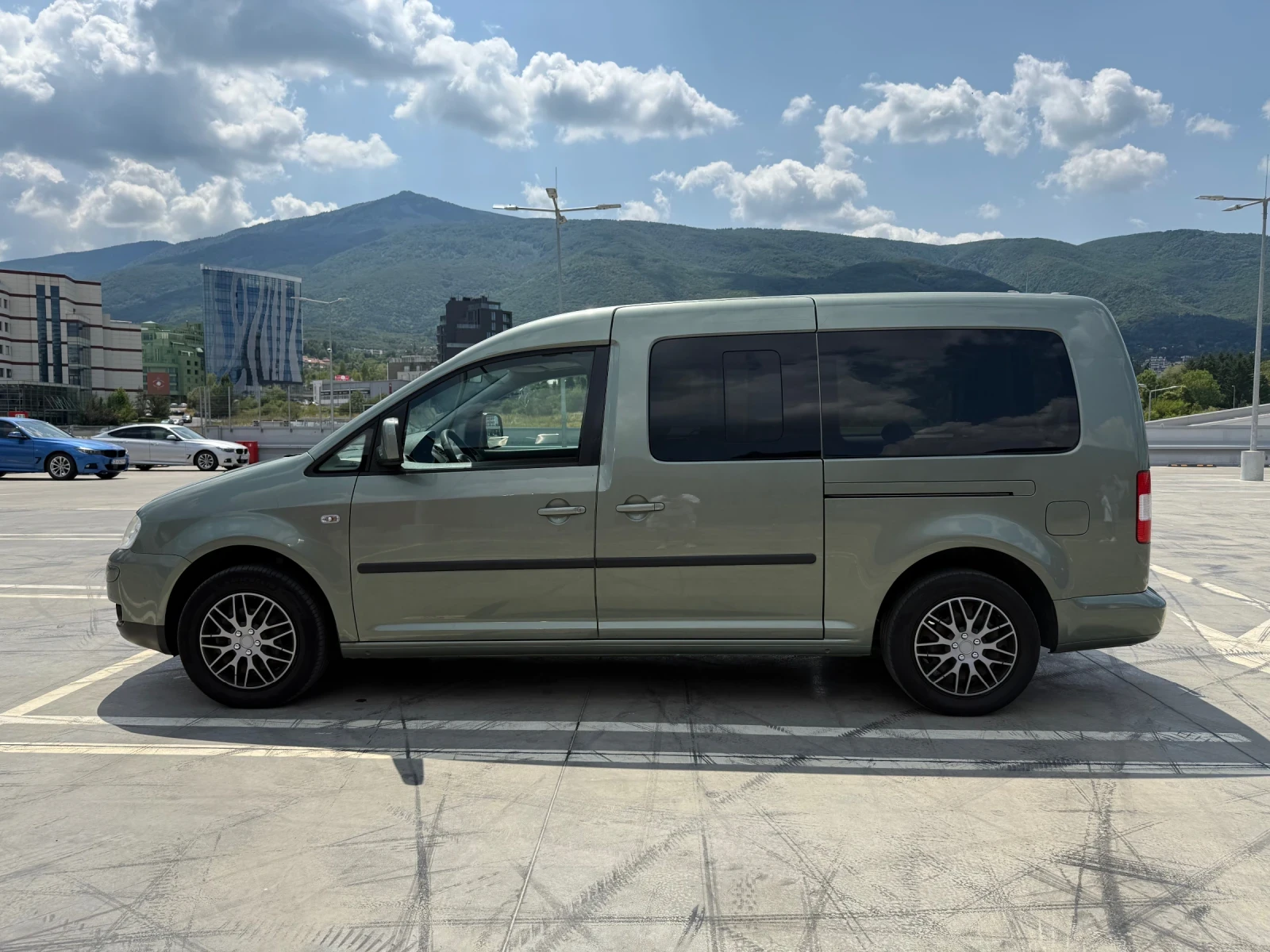 VW Caddy MAXI 1.6i ГАЗ, снимка 6 - Автомобили и джипове - 54032358