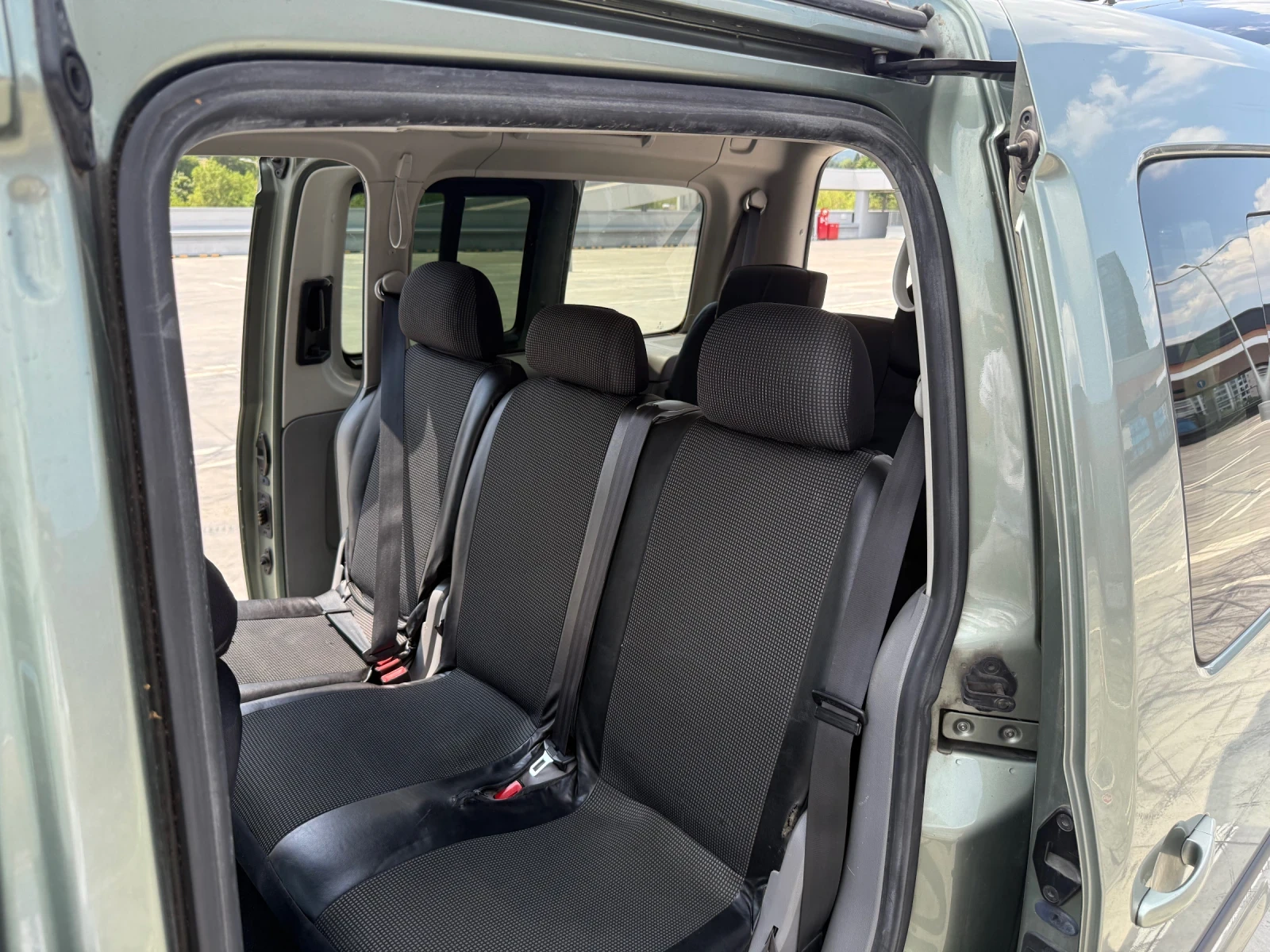 VW Caddy MAXI 1.6i ГАЗ, снимка 10 - Автомобили и джипове - 54032358