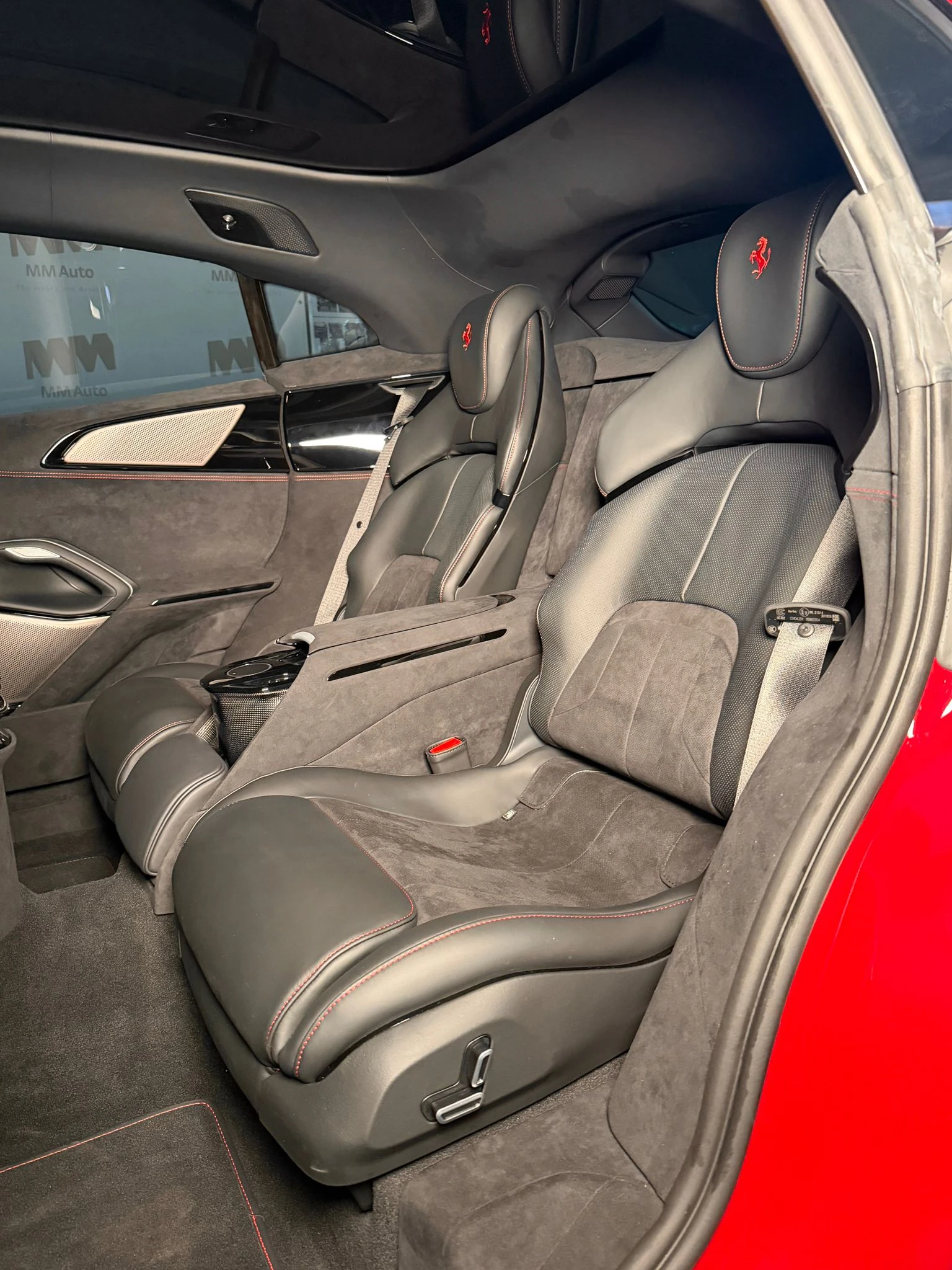 Ferrari Purosangue V12* Pano* Ventilation* Massage, снимка 13 - Автомобили и джипове - 54053587