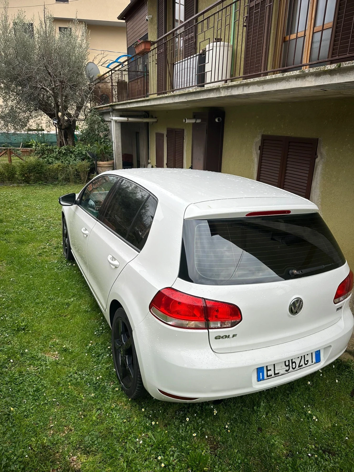 VW Golf 1.6 TDI, снимка 4 - Автомобили и джипове - 54061929