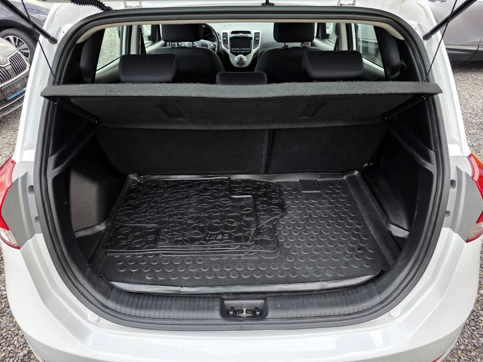 Hyundai Ix20 1.6mpi/124hp/App mode, снимка 13 - Автомобили и джипове - 54643544