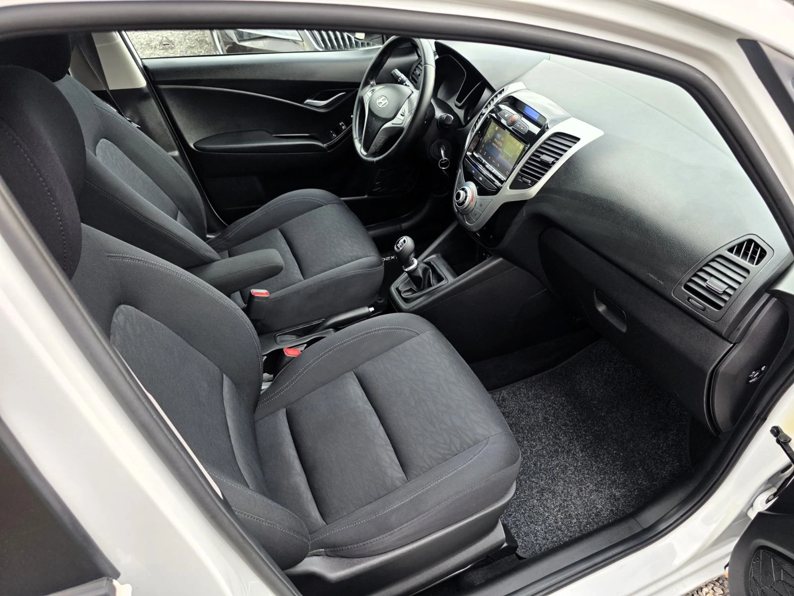 Hyundai Ix20 1.6mpi/124hp/App mode, снимка 10 - Автомобили и джипове - 54643544