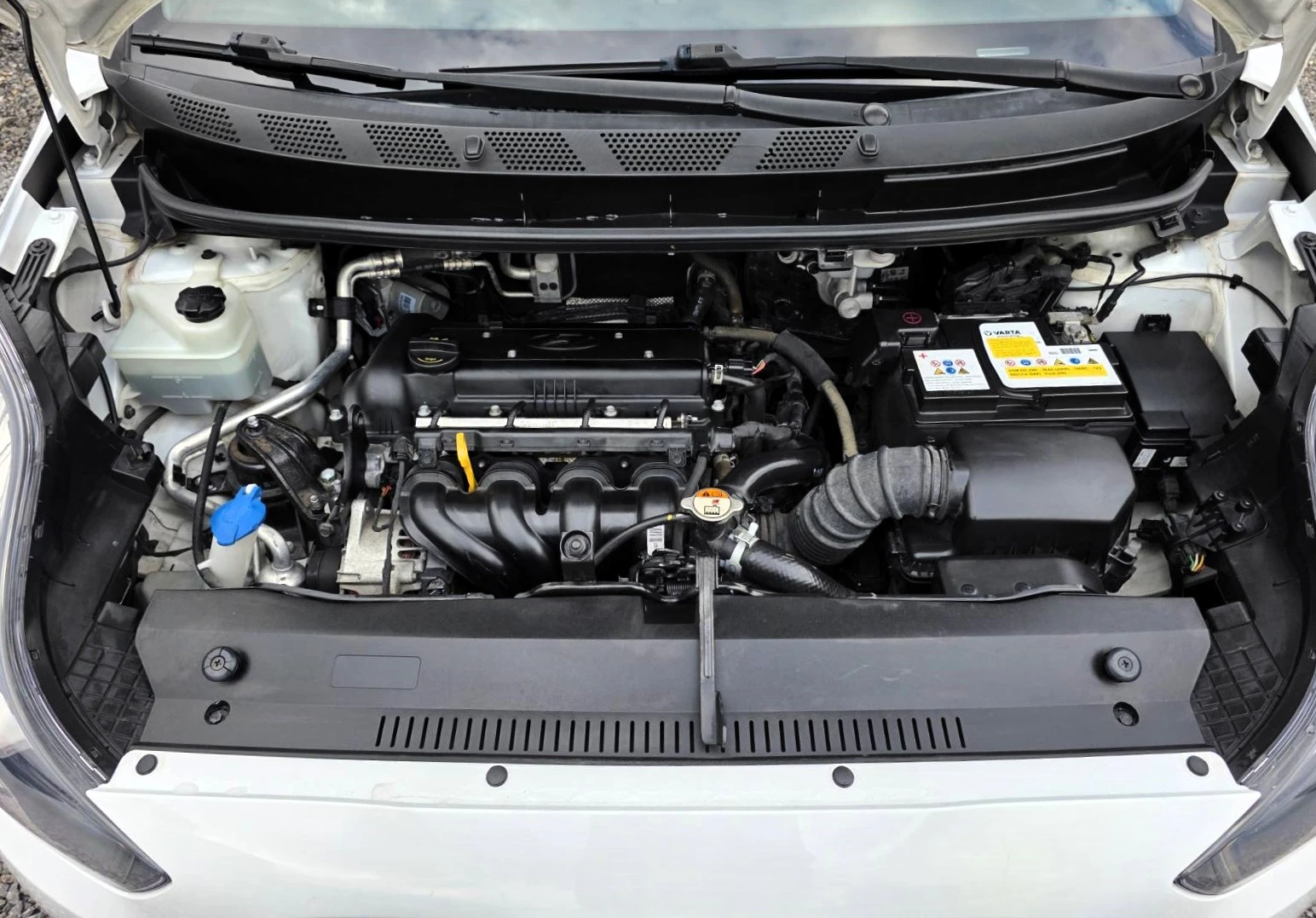 Hyundai Ix20 1.6mpi/124hp/App mode, снимка 15 - Автомобили и джипове - 54643544