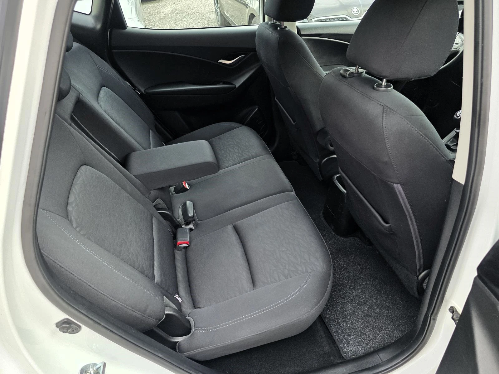 Hyundai Ix20 1.6mpi/124hp/App mode, снимка 11 - Автомобили и джипове - 54643544