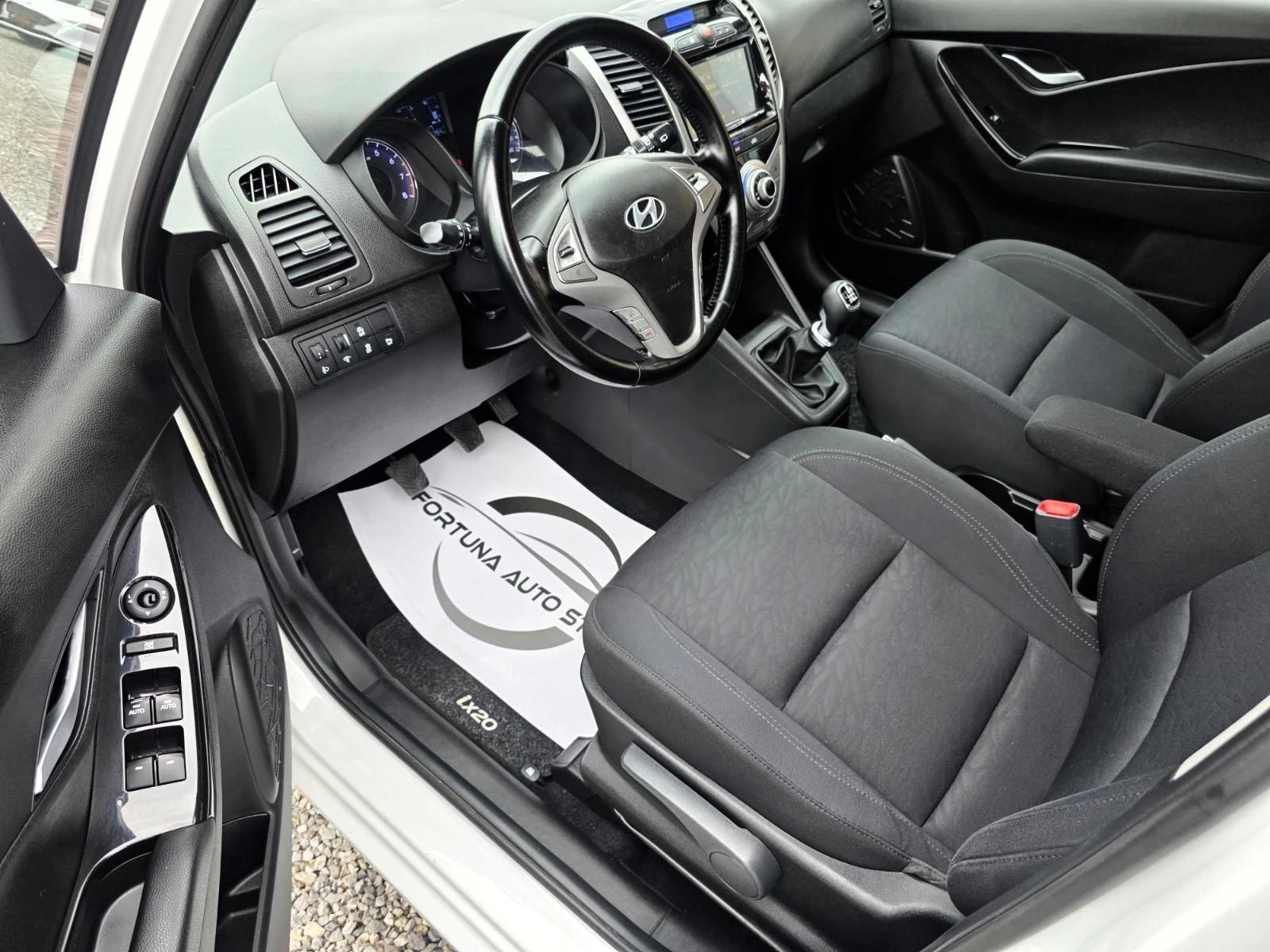 Hyundai Ix20 1.6mpi/124hp/App mode, снимка 7 - Автомобили и джипове - 54643544