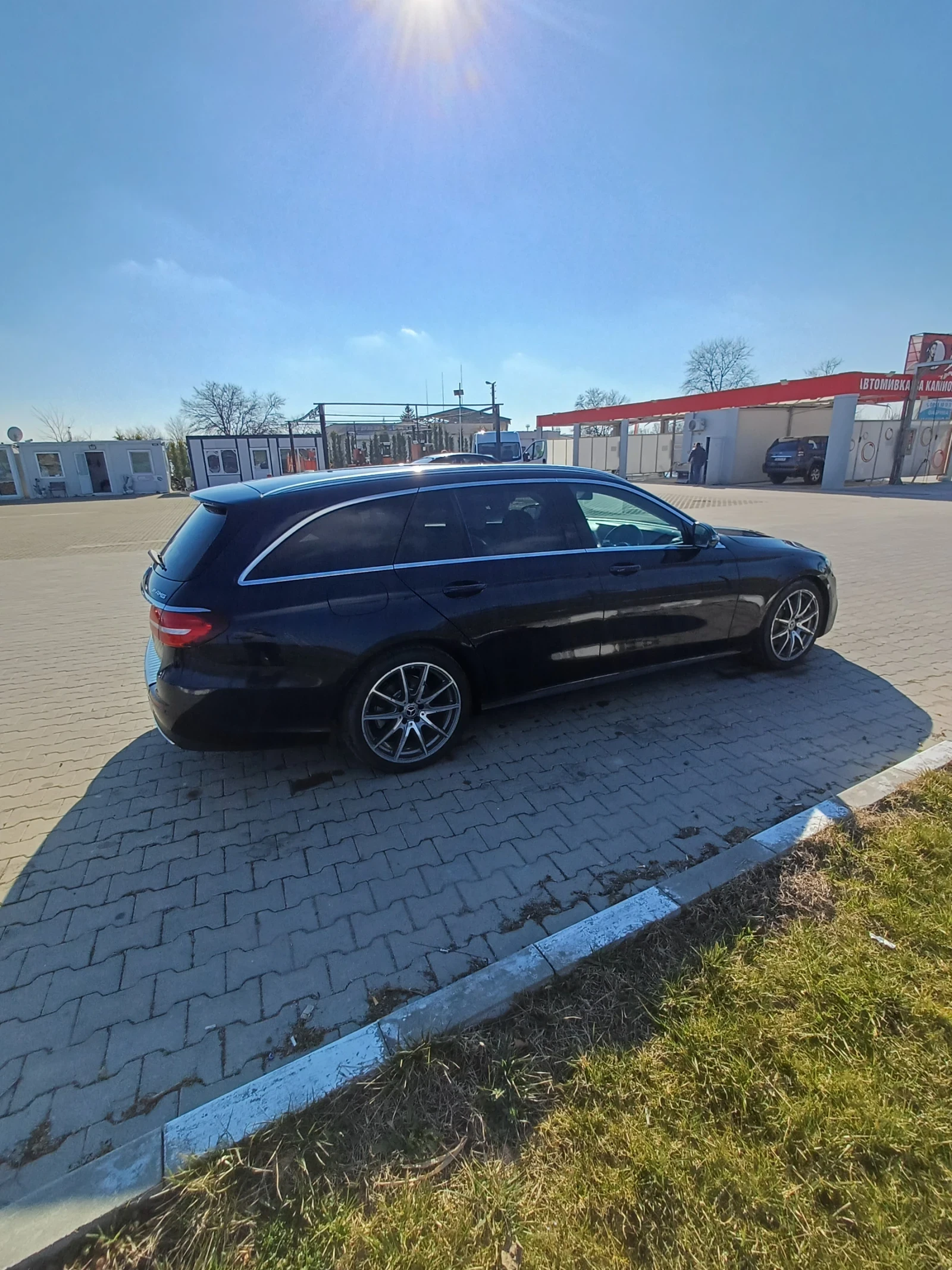 Mercedes-Benz E 220, снимка 3 - Автомобили и джипове - 54783989