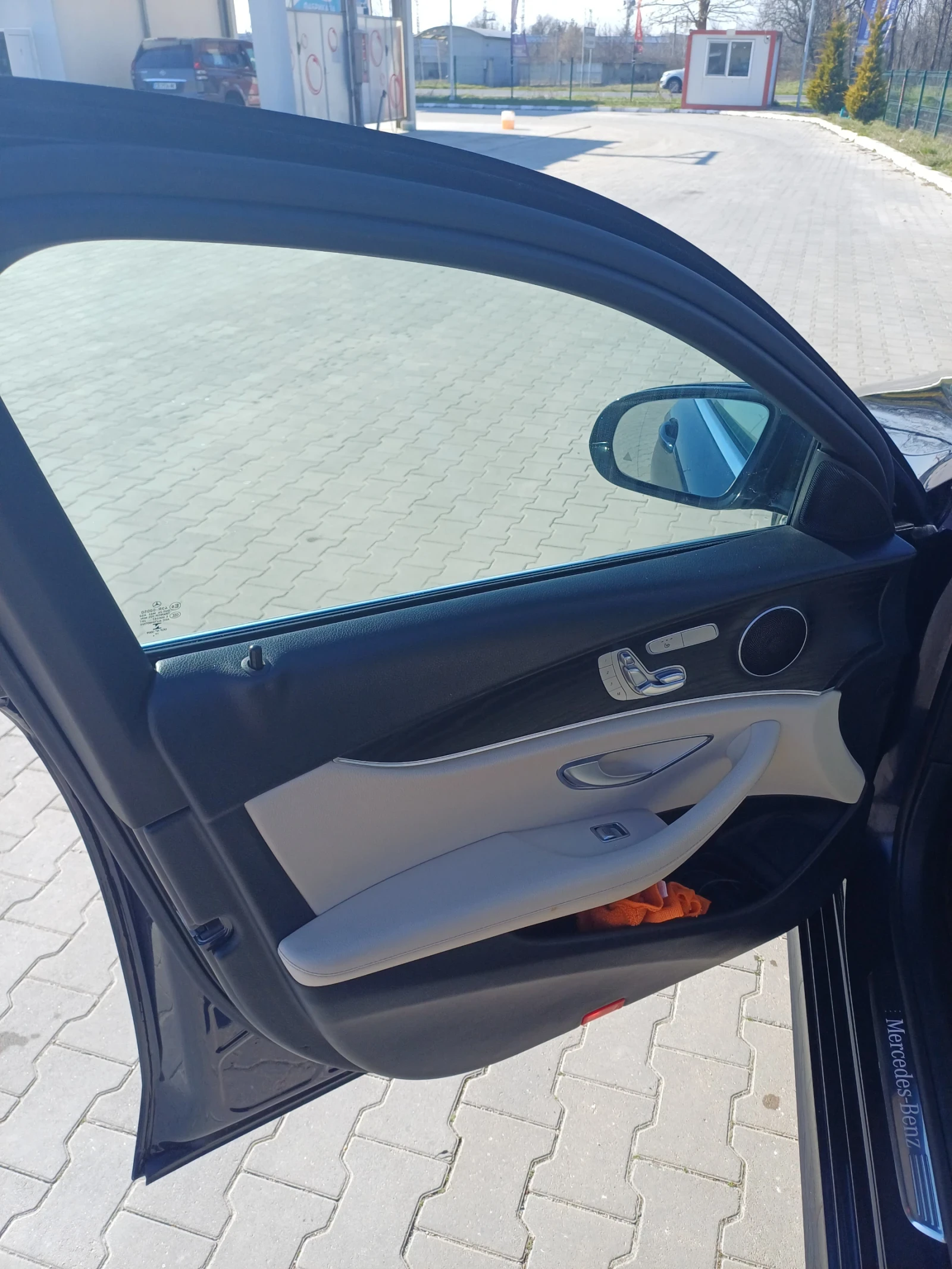 Mercedes-Benz E 220, снимка 13 - Автомобили и джипове - 54783989