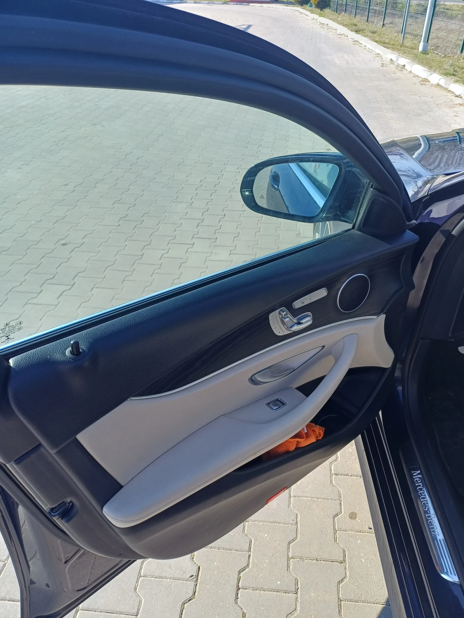 Mercedes-Benz E 220, снимка 12 - Автомобили и джипове - 54783989