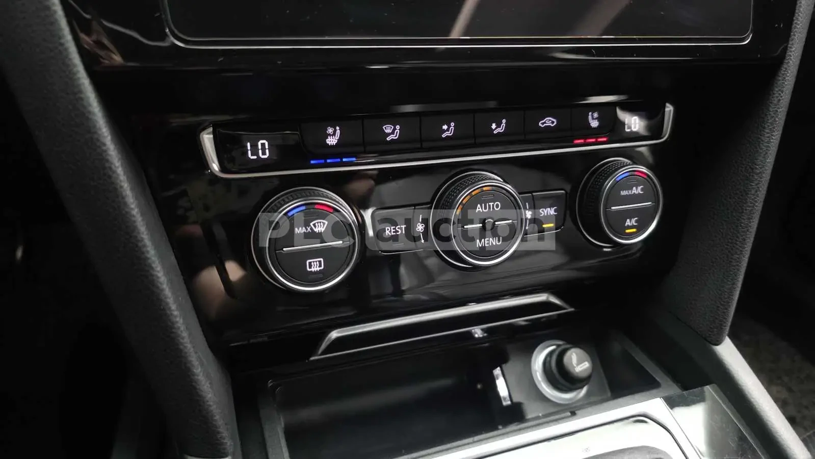 VW Arteon 2.0TDI PRESTIGE! PANO/HEAD-UP/CAM, снимка 14 - Автомобили и джипове - 55003607
