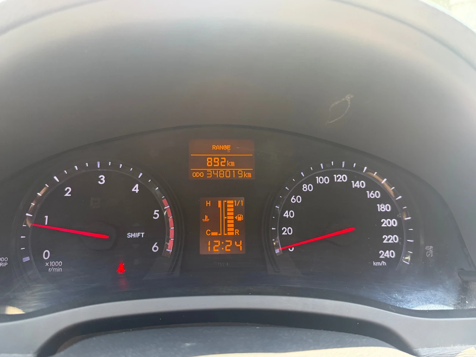 Toyota Avensis 2.0, снимка 6 - Автомобили и джипове - 55012763