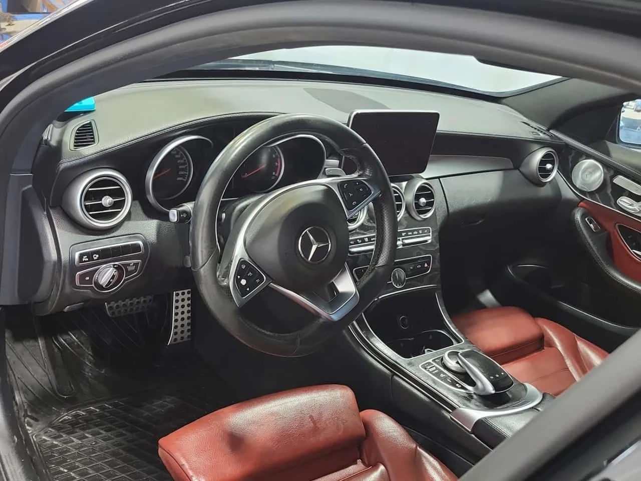 Mercedes-Benz C 450 AMG CARFAX/ПОДГРЕВ/ЧЕРВЕН САЛОН/ПАНОРАМА/ПОДГРЕВ, снимка 10 - Автомобили и джипове - 55328515