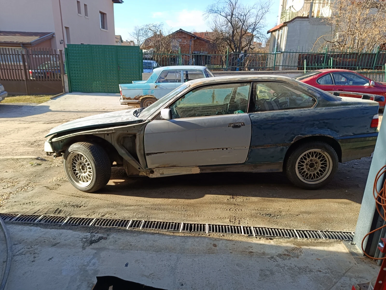 BMW 318 1.8 is, снимка 2 - Автомобили и джипове - 55607799