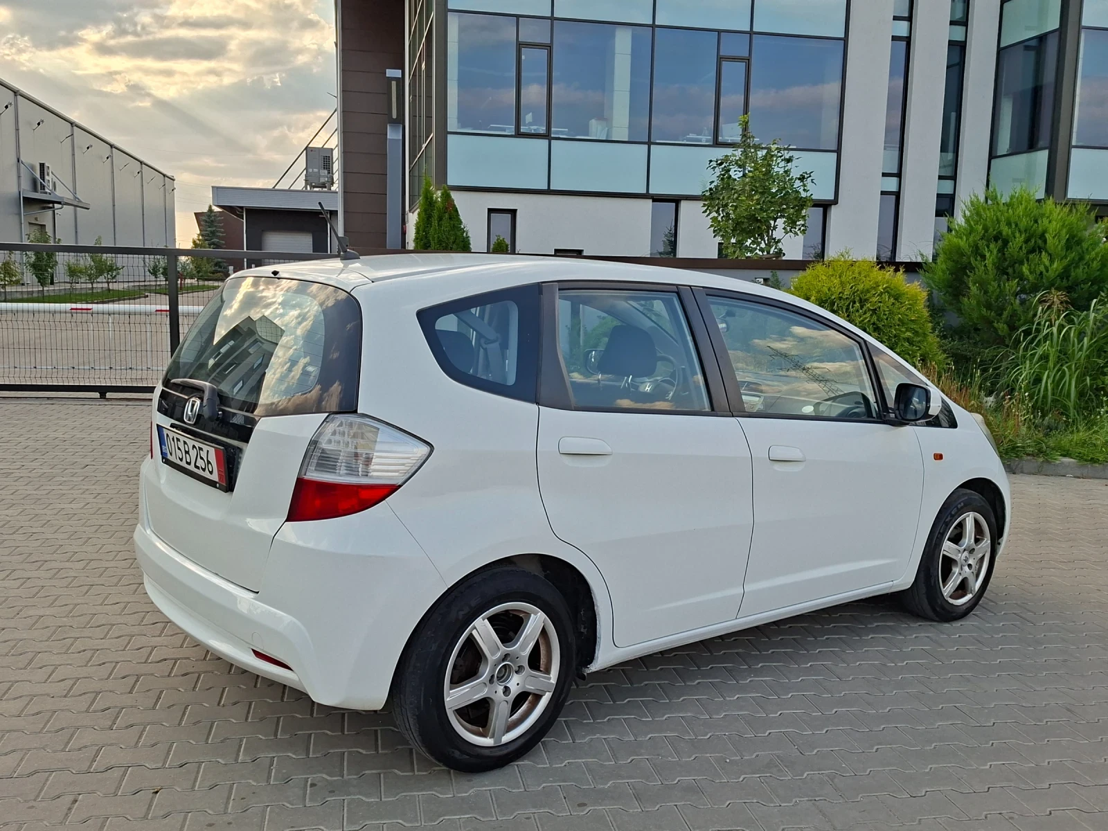 Honda Jazz 1.4i* (99кс)* FACELIFT* НОВ ВНОС* , снимка 15 - Автомобили и джипове - 55904700