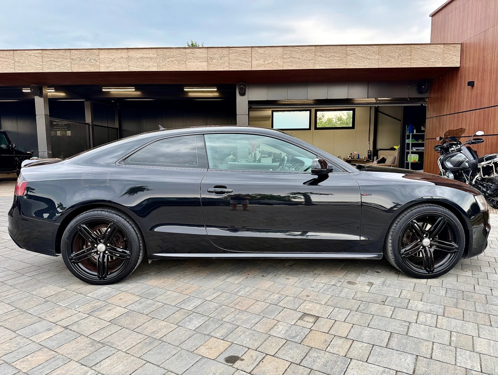 Audi A5 2.0TDI S-line FACELIFT, снимка 8 - Автомобили и джипове - 56167745