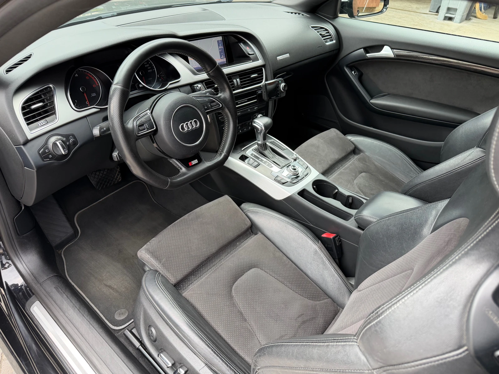 Audi A5 2.0TDI S-line FACELIFT, снимка 10 - Автомобили и джипове - 56167745