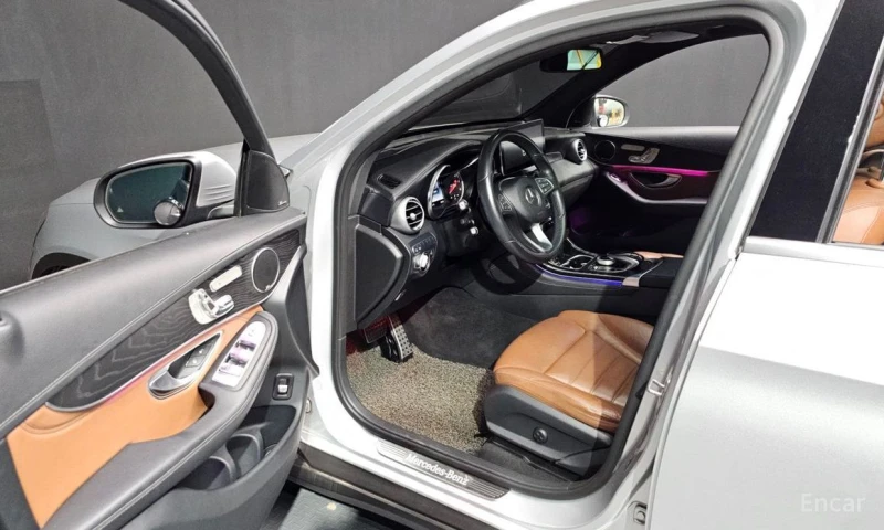 Mercedes-Benz GLC 220, снимка 10 - Автомобили и джипове - 53469303