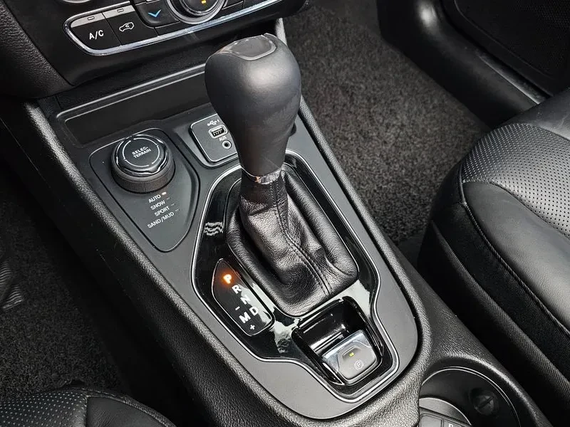 Jeep Cherokee 2.4 Limited Awd, снимка 9 - Автомобили и джипове - 56578153