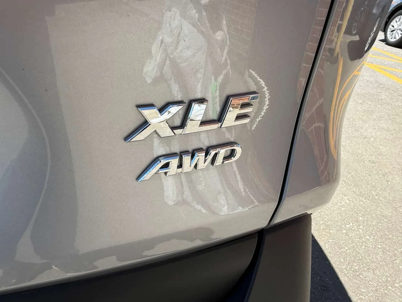 Toyota Rav4 * XLE * CARFAX * 2 КЛЮЧА * ПАНО * KEYLESS, снимка 11 - Автомобили и джипове - 54750450
