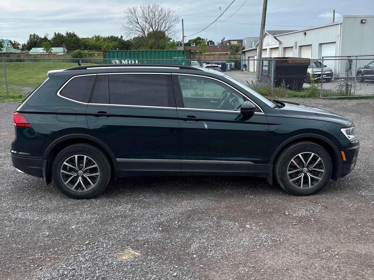 VW Tiguan * ОТ ПРЕДСТАВИТЕЛСТВО НА VOLKSWAGEN * АВТОКРЕДИТ *, снимка 3 - Автомобили и джипове - 55184741