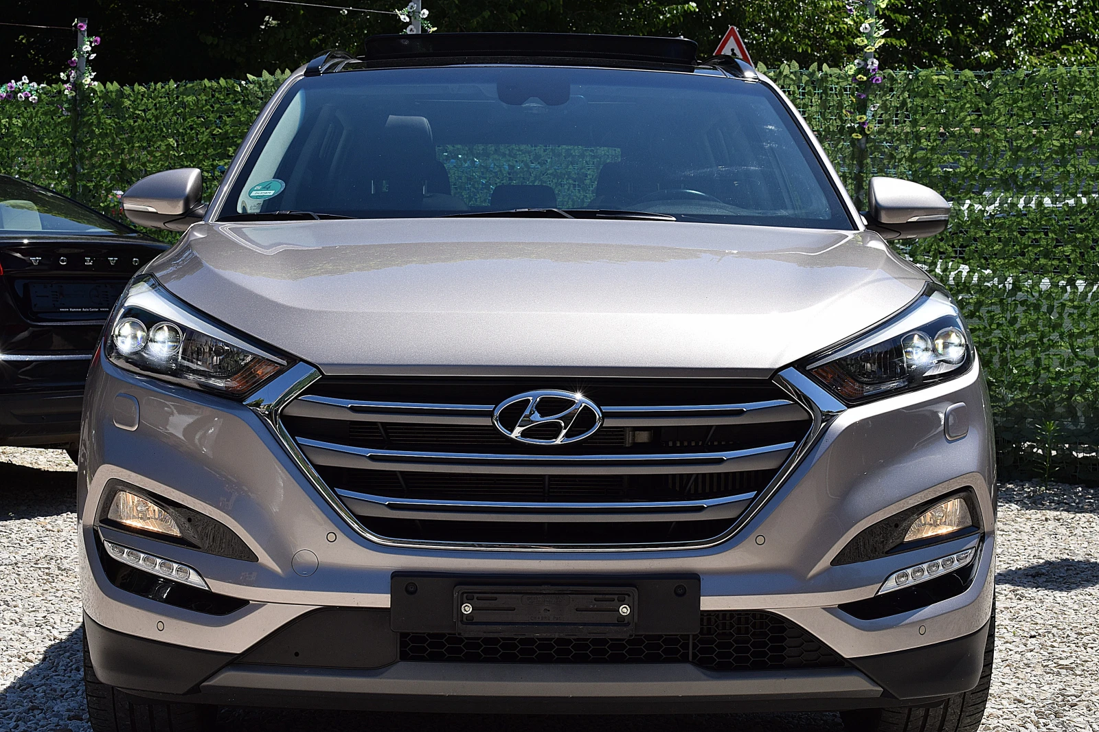 Hyundai Tucson 2.0ШВЕЙЦАРИЯ/100000km/VERTEX/4x4/АВТОМАТ/ОБДУХВАНЕ, снимка 2 - Автомобили и джипове - 55289293