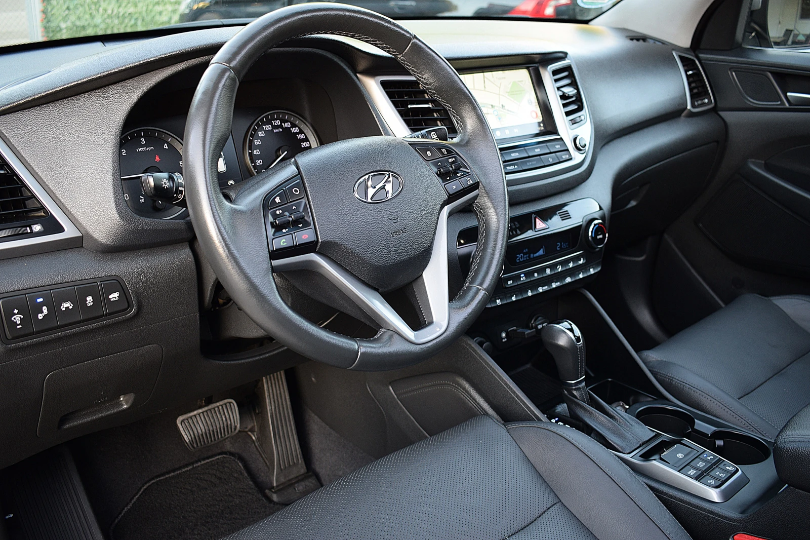 Hyundai Tucson 2.0ШВЕЙЦАРИЯ/100000km/VERTEX/4x4/АВТОМАТ/ОБДУХВАНЕ, снимка 7 - Автомобили и джипове - 55289293