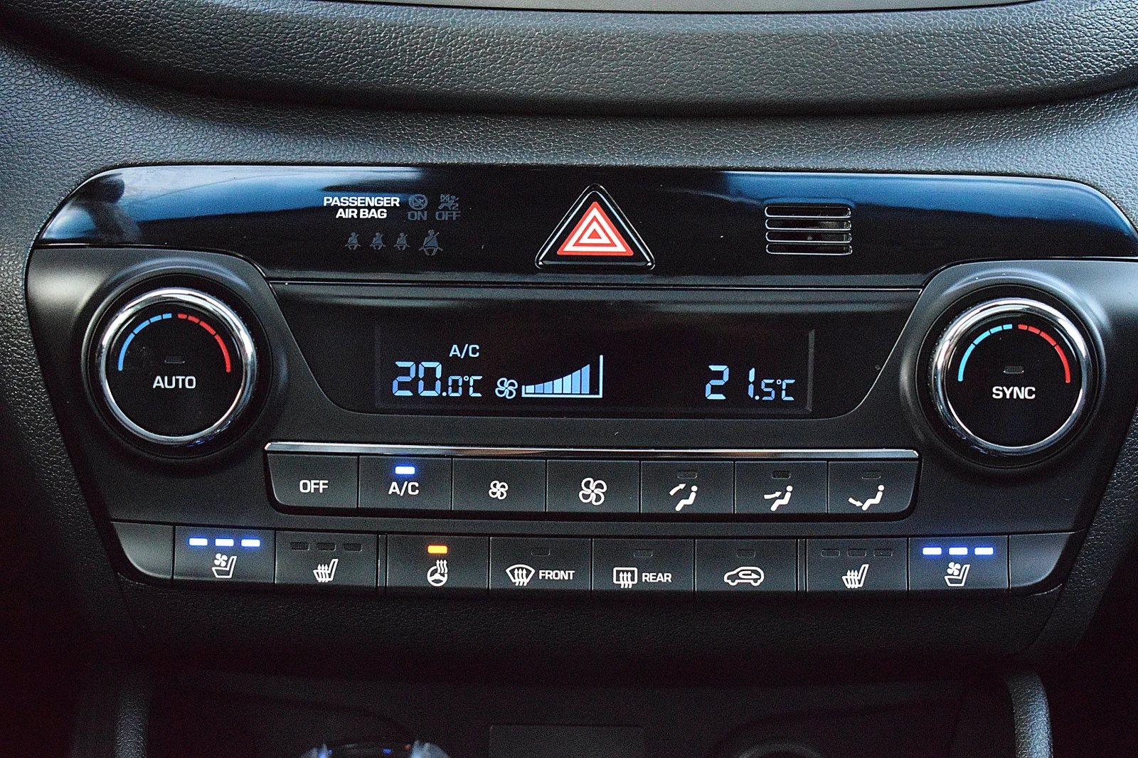 Hyundai Tucson 2.0ШВЕЙЦАРИЯ/100000km/VERTEX/4x4/АВТОМАТ/ОБДУХВАНЕ, снимка 12 - Автомобили и джипове - 55289293